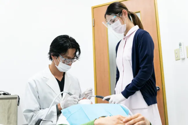 できる限り削らない、痛みを抑えた虫歯治療